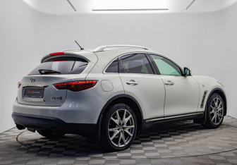 Подержанный автомобиль Infiniti FX 2010 года (5 фото)