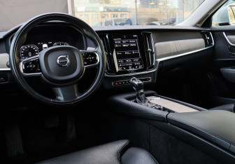 Подержанный автомобиль Volvo S90 2021 года (12 фото)