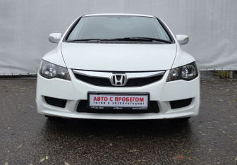 Подержанный автомобиль Honda Civic Sedan 2011 года (2 фото)