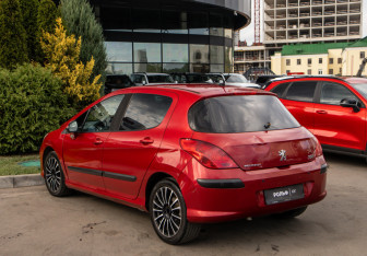 Подержанный автомобиль Peugeot 308 Hatchback 2008 года (5 фото)
