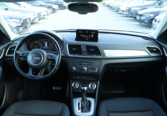 Подержанный автомобиль Audi Q3 2012 года (12 фото)
