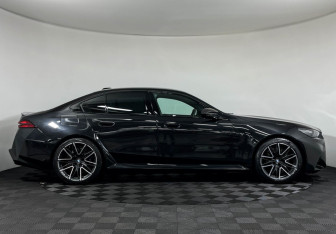 Подержанный автомобиль BMW M5 Sedan 2024 года (6 фото)