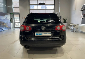 Подержанный автомобиль Volkswagen Passat Wagon 2009 года (5 фото)