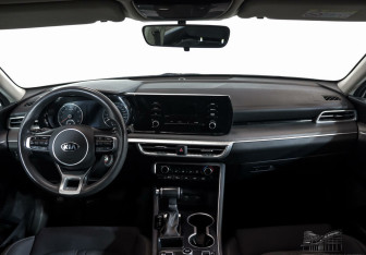 Подержанный автомобиль Kia K5 2021 года (6 фото)