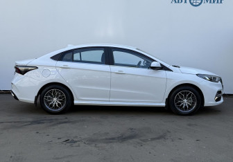 Подержанный автомобиль Omoda S5 2024 года (4 фото)