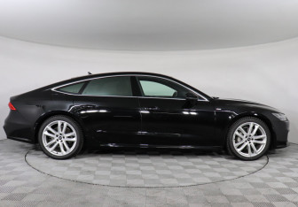 Подержанный автомобиль Audi A7 2021 года (4 фото)