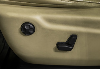 Подержанный автомобиль Jeep Grand Cherokee 2012 года (16 фото)