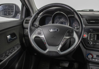 Подержанный автомобиль Kia Rio Sedan 2015 года (15 фото)
