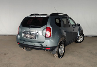 Подержанный автомобиль Renault Duster 2012 года (7 фото)