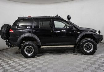 Подержанный автомобиль Mitsubishi Pajero Sport 2014 года (4 фото)