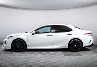 Подержанный автомобиль Toyota Camry Sedan 2019 года (8 фото)