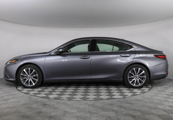 Подержанный автомобиль Lexus ES 2019 года (8 фото)