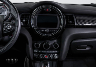 Подержанный автомобиль MINI Hatch 2019 года (13 фото)