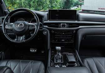 Подержанный автомобиль Lexus LX 2020 года (10 фото)