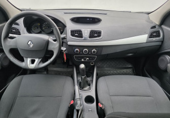 Подержанный автомобиль Renault Fluence 2012 года (11 фото)