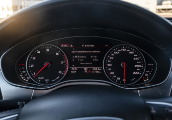 Подержанный автомобиль Audi A6 Sedan 2015 года (11 фото)
