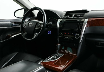 Подержанный автомобиль Toyota Camry Sedan 2013 года (7 фото)