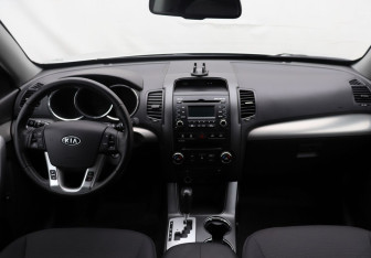 Подержанный автомобиль Kia Sorento 2011 года (13 фото)