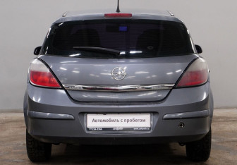 Подержанный автомобиль Opel Astra Hatchback 2006 года (6 фото)