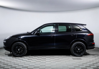 Подержанный автомобиль Porsche Cayenne 2017 года (8 фото)