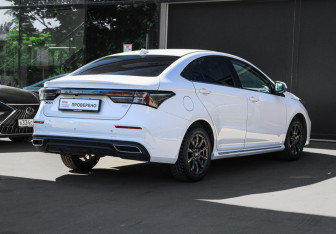 Подержанный автомобиль Omoda S5 2024 года (4 фото)