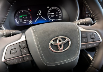 Подержанный автомобиль Toyota Highlander 2025 года (28 фото)