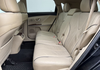 Подержанный автомобиль Toyota Venza 2009 года (11 фото)