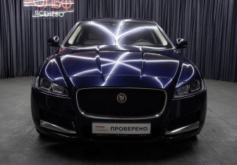 Подержанный автомобиль Jaguar XF Sedan 2016 года (2 фото)