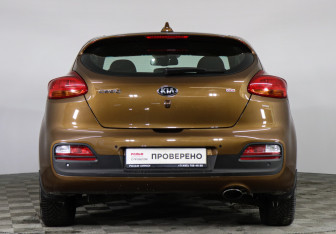 Подержанный автомобиль Kia Ceed Hatchback 2017 года (6 фото)