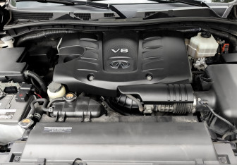 Подержанный автомобиль Infiniti QX80 2016 года (9 фото)