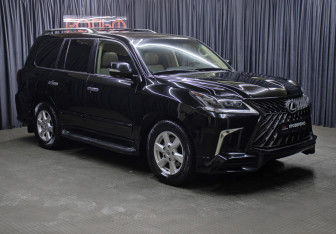 Подержанный автомобиль Lexus LX 2008 года (3 фото)