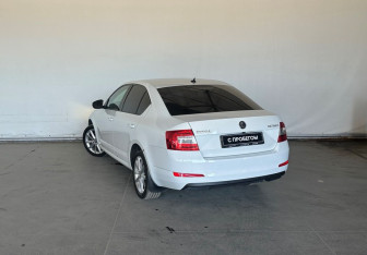 Подержанный автомобиль Skoda Octavia Liftback 2016 года (4 фото)