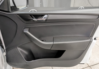 Подержанный автомобиль Skoda Rapid Liftback 2019 года (23 фото)