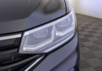 Подержанный автомобиль Volkswagen Tiguan 2021 года (17 фото)