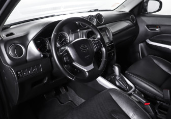 Подержанный автомобиль Suzuki Vitara 2017 года (15 фото)