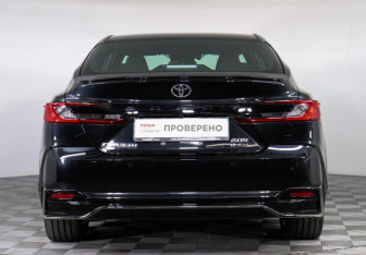 Подержанный автомобиль Toyota Camry Sedan 2025 года (6 фото)