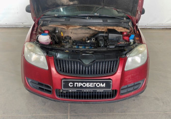 Подержанный автомобиль Skoda Fabia Hatchback 2008 года (15 фото)