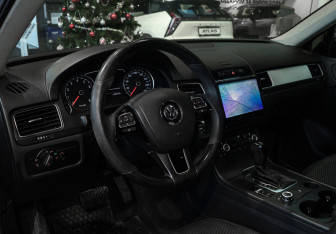 Подержанный автомобиль Volkswagen Touareg 2012 года (11 фото)