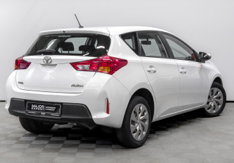 Подержанный автомобиль Toyota Auris Hatchback 2013 года (5 фото)