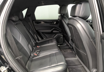 Подержанный автомобиль Porsche Cayenne 2021 года (18 фото)