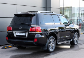 Подержанный автомобиль Lexus LX 2008 года (5 фото)