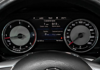 Подержанный автомобиль Volkswagen Touareg 2018 года (16 фото)