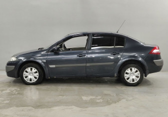 Подержанный автомобиль Renault Megane Sedan 2006 года (8 фото)