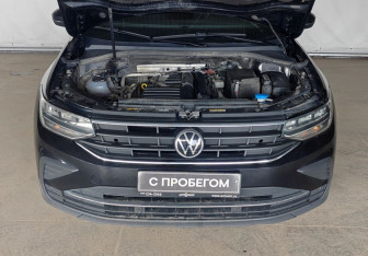 Подержанный автомобиль Volkswagen Tiguan 2021 года (18 фото)