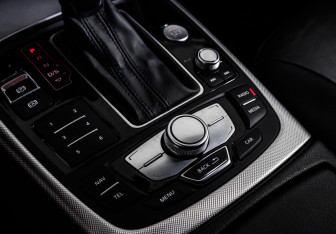 Подержанный автомобиль Audi A6 Sedan 2015 года (18 фото)