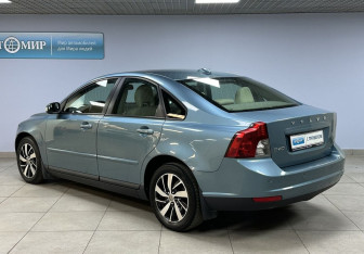 Подержанный автомобиль Volvo S40 2008 года (7 фото)