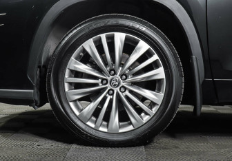 Подержанный автомобиль Toyota Highlander 2020 года (7 фото)