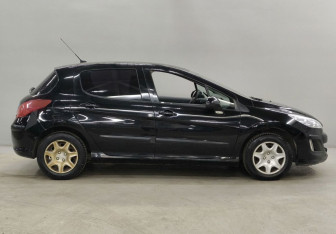 Подержанный автомобиль Peugeot 308 Hatchback 2010 года (4 фото)