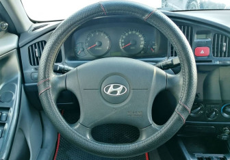 Подержанный автомобиль Hyundai Elantra Sedan 2004 года (12 фото)