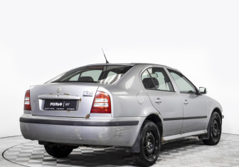 Подержанный автомобиль Skoda Octavia Liftback 2008 года (5 фото)